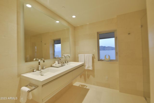 5700 E MCDONALD Drive 7, Paradise Valley, AZ 85253