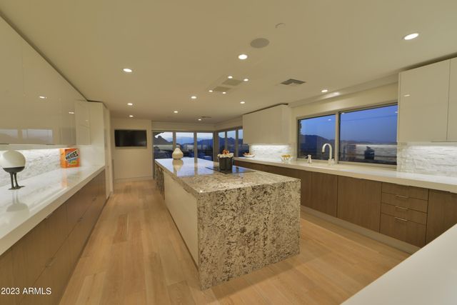 5700 E MCDONALD Drive 7, Paradise Valley, AZ 85253