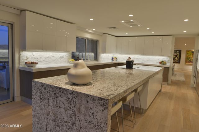 5700 E MCDONALD Drive 7, Paradise Valley, AZ 85253