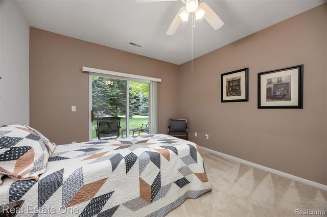 4104 Chesapeake Circle, Walled Lake, MI 48390