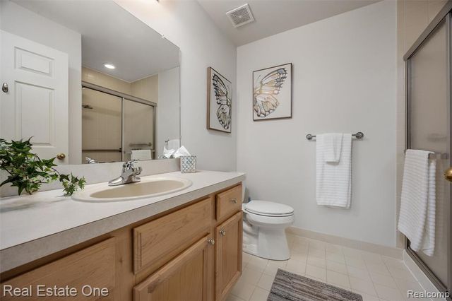 4104 Chesapeake Circle, Walled Lake, MI 48390