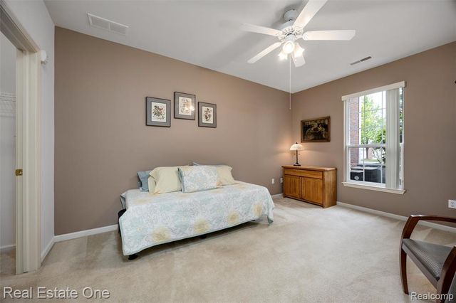 4104 Chesapeake Circle, Walled Lake, MI 48390