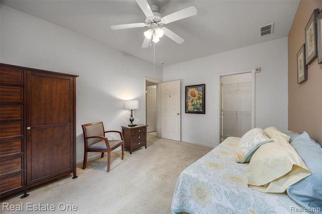4104 Chesapeake Circle, Walled Lake, MI 48390