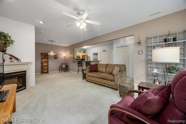 4104 Chesapeake Circle, Walled Lake, MI 48390