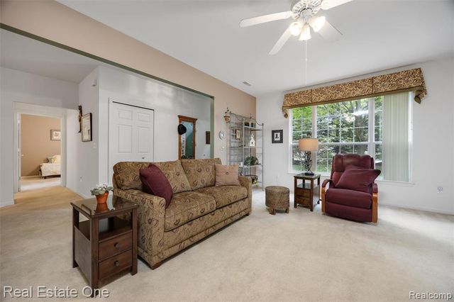 4104 Chesapeake Circle, Walled Lake, MI 48390