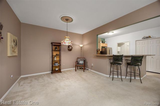 4104 Chesapeake Circle, Walled Lake, MI 48390