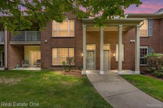 4104 Chesapeake Circle, Walled Lake, MI 48390