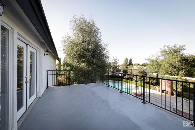 11902 Bedfordshire Drive, Bakersfield, CA 93311