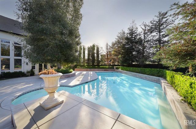 11902 Bedfordshire Drive, Bakersfield, CA 93311