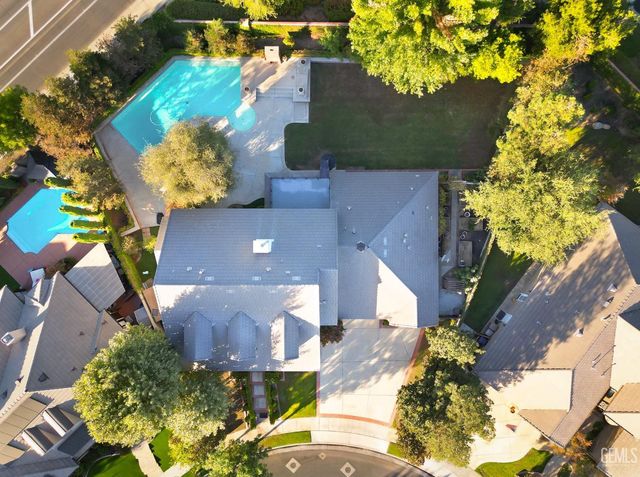 11902 Bedfordshire Drive, Bakersfield, CA 93311