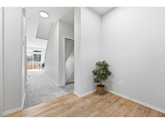 10321 Sw DENNEY Rd, Beaverton, OR 97008