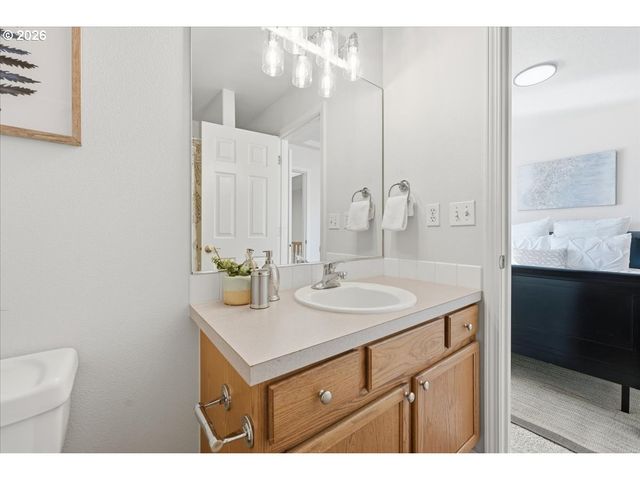 10321 Sw DENNEY Rd, Beaverton, OR 97008