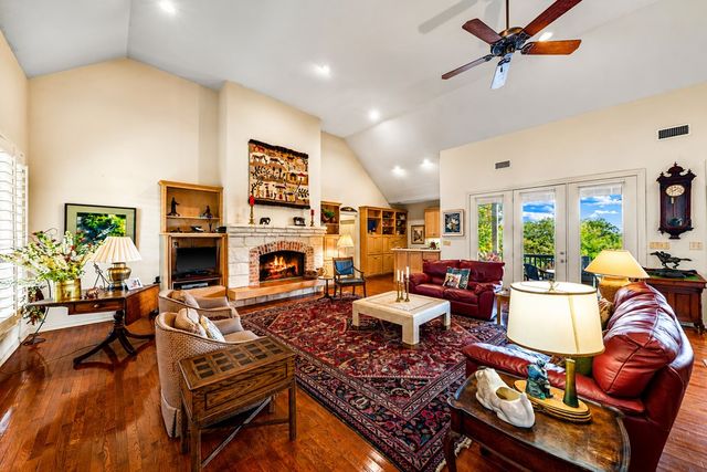 101 Crestline Dr, Kerrville, TX 78028