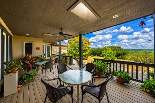 101 Crestline Dr, Kerrville, TX 78028