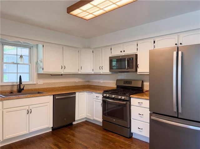 1913 Grant Circle, Blue Springs, MO 64014
