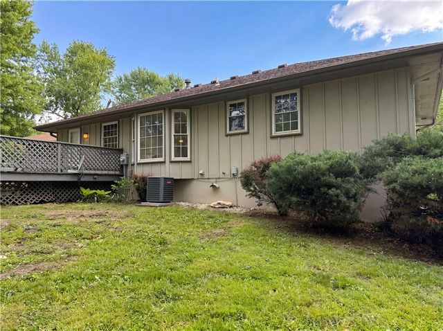 1913 Grant Circle, Blue Springs, MO 64014