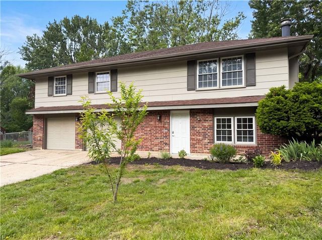 1913 Grant Circle, Blue Springs, MO 64014