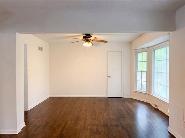 1913 Grant Circle, Blue Springs, MO 64014