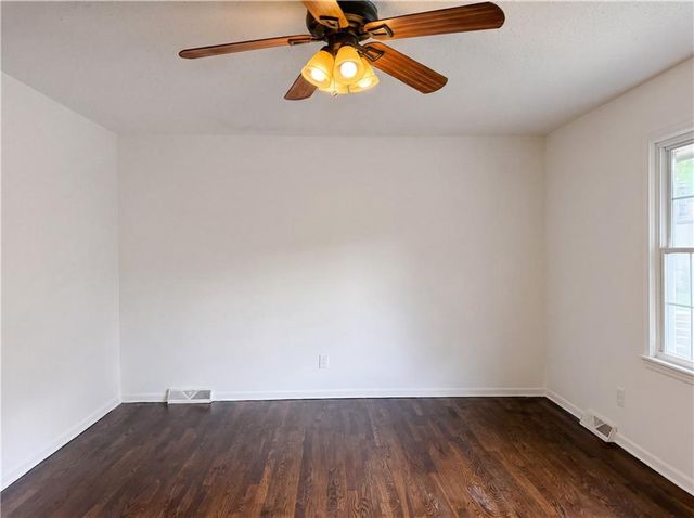 1913 Grant Circle, Blue Springs, MO 64014