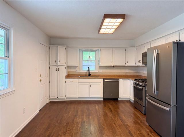 1913 Grant Circle, Blue Springs, MO 64014