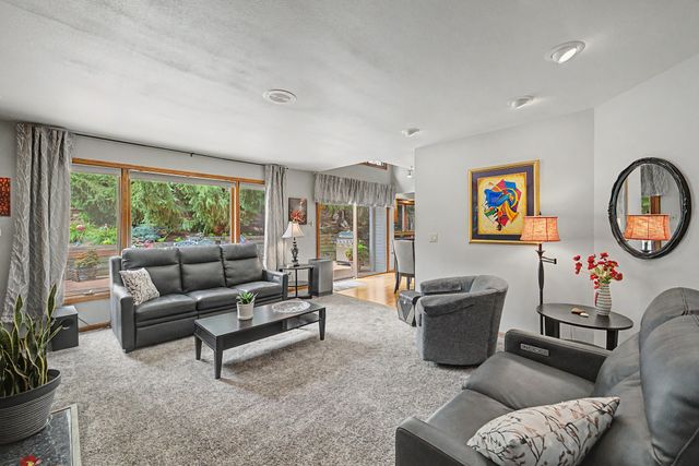 9618 Alpine Drive, Urbandale, IA 50322