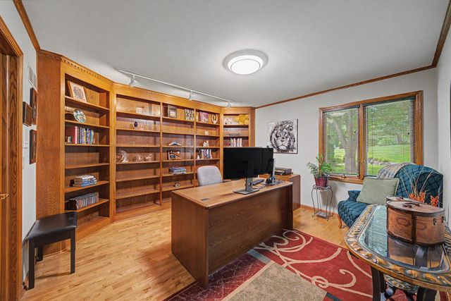 9618 Alpine Drive, Urbandale, IA 50322