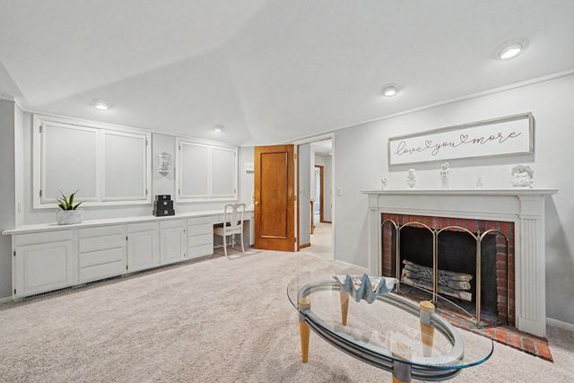 9618 Alpine Drive, Urbandale, IA 50322