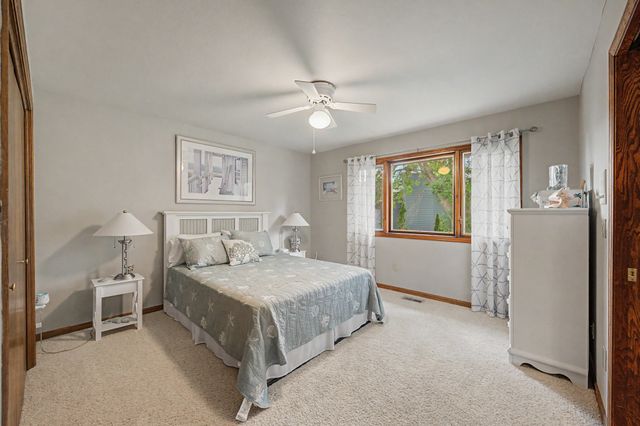 9618 Alpine Drive, Urbandale, IA 50322