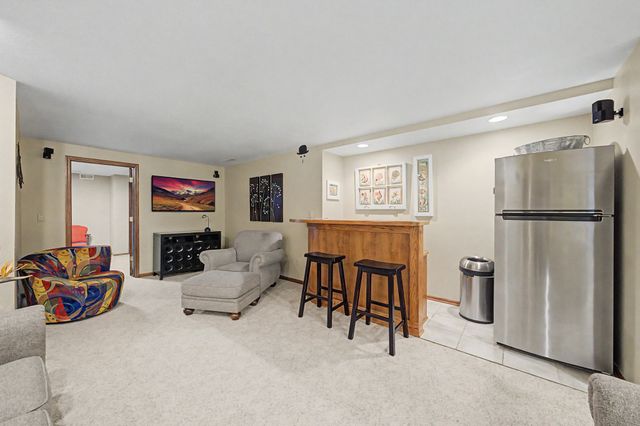 9618 Alpine Drive, Urbandale, IA 50322
