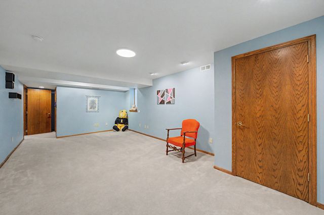 9618 Alpine Drive, Urbandale, IA 50322