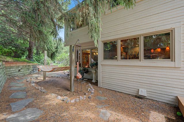 9618 Alpine Drive, Urbandale, IA 50322