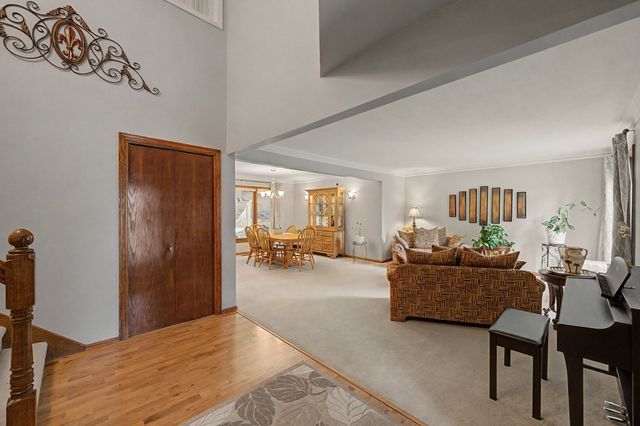 9618 Alpine Drive, Urbandale, IA 50322