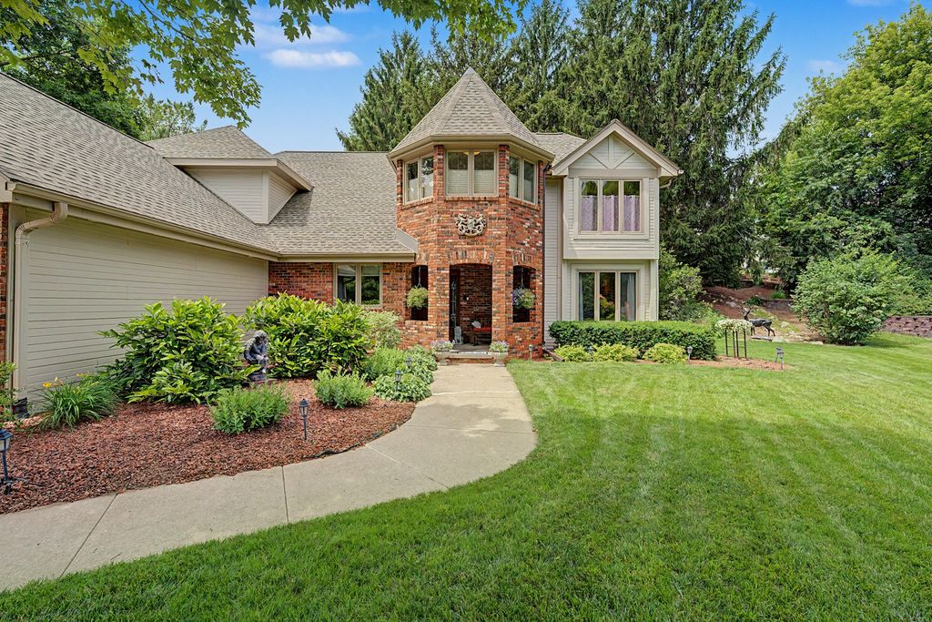 9618 Alpine Drive, Urbandale, IA 50322