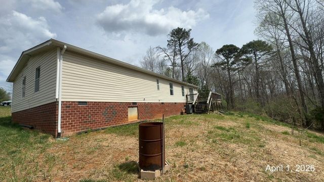 108 Cherokee LN, Thaxton, VA 24174