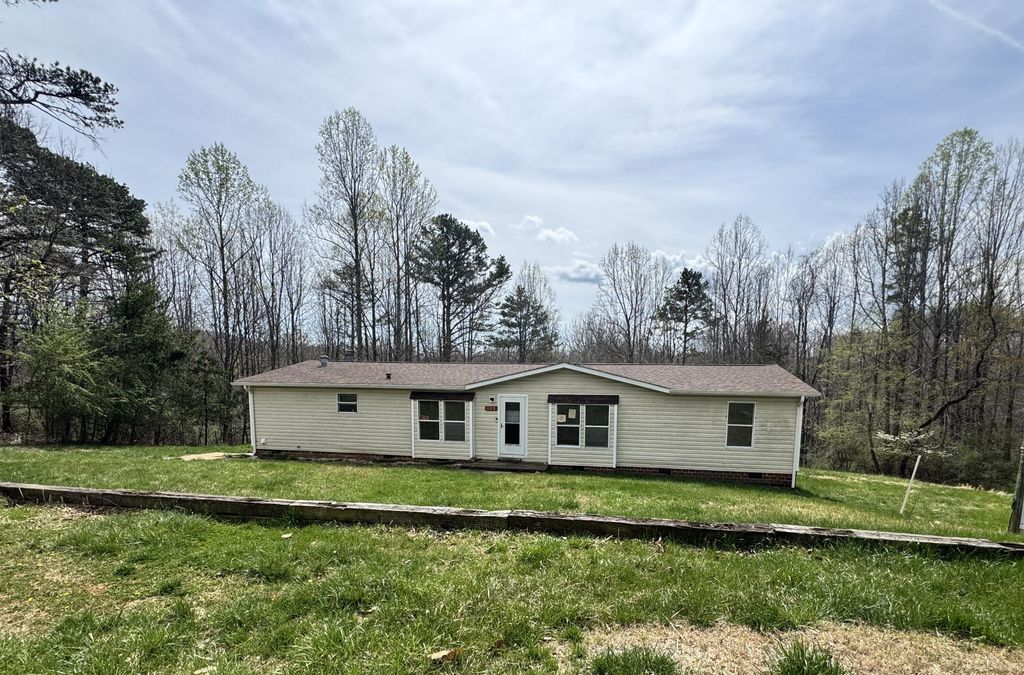 108 Cherokee LN, Thaxton, VA 24174