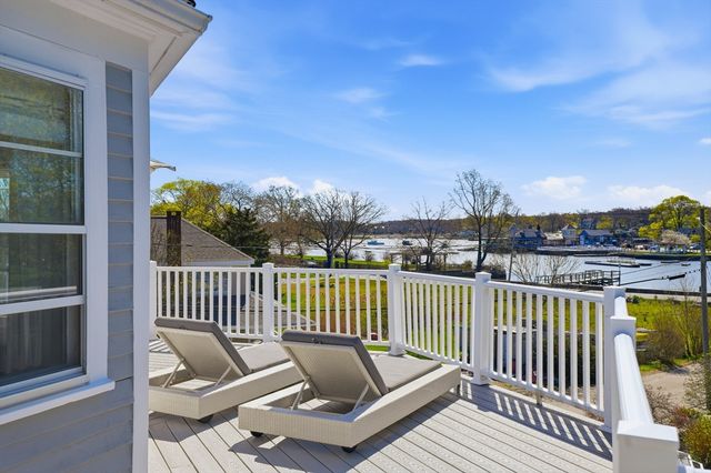 14 Stockbridge St, Cohasset, MA 02025