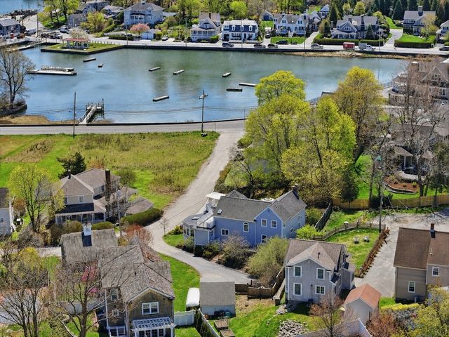 14 Stockbridge St, Cohasset, MA 02025