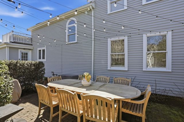 14 Stockbridge St, Cohasset, MA 02025