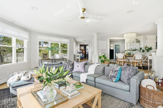 14 Stockbridge St, Cohasset, MA 02025