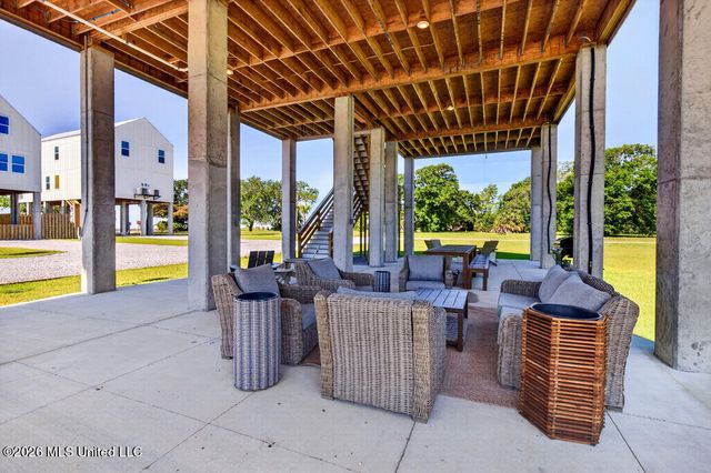 126 5th Avenue, Pass Christian, MS 39571