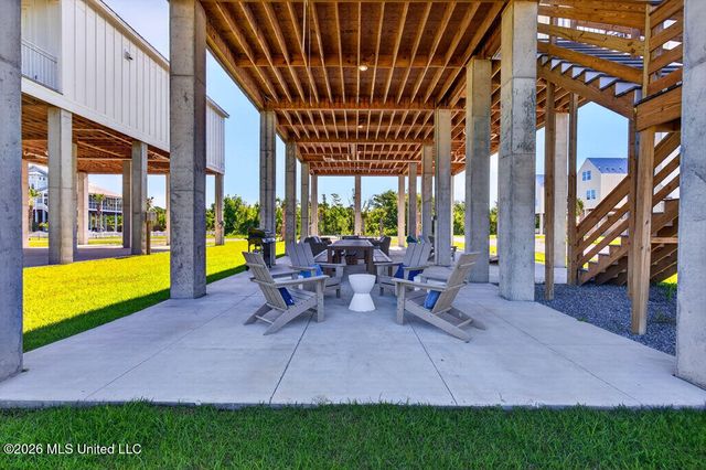 126 5th Avenue, Pass Christian, MS 39571