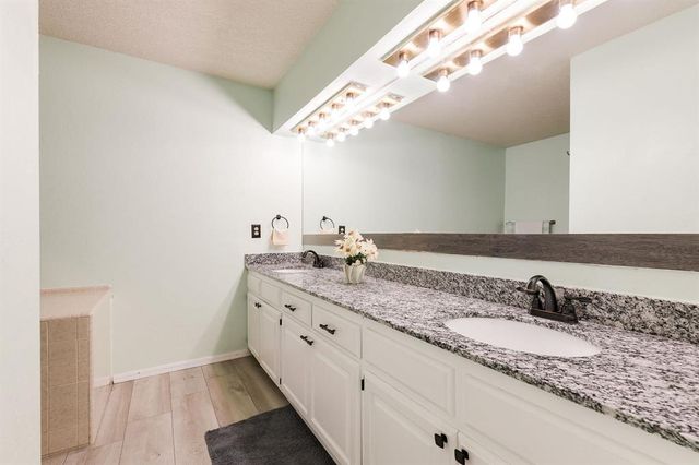 8105 Harvest Hills South Boulevard, Oklahoma City, OK 73132