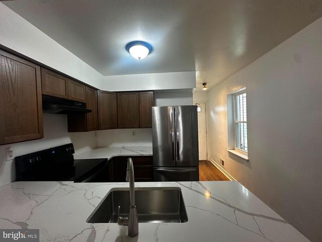 1813 N GRATZ ST, Philadelphia, PA 19121
