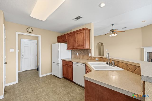 915 Neuberry Cliffe, Temple, TX 76502