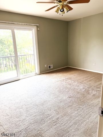 608 Spruce Hills Dr, Glen Gardner Boro, NJ 08826