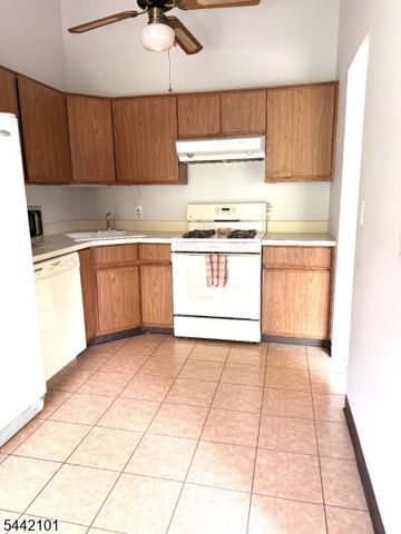 608 Spruce Hills Dr, Glen Gardner Boro, NJ 08826