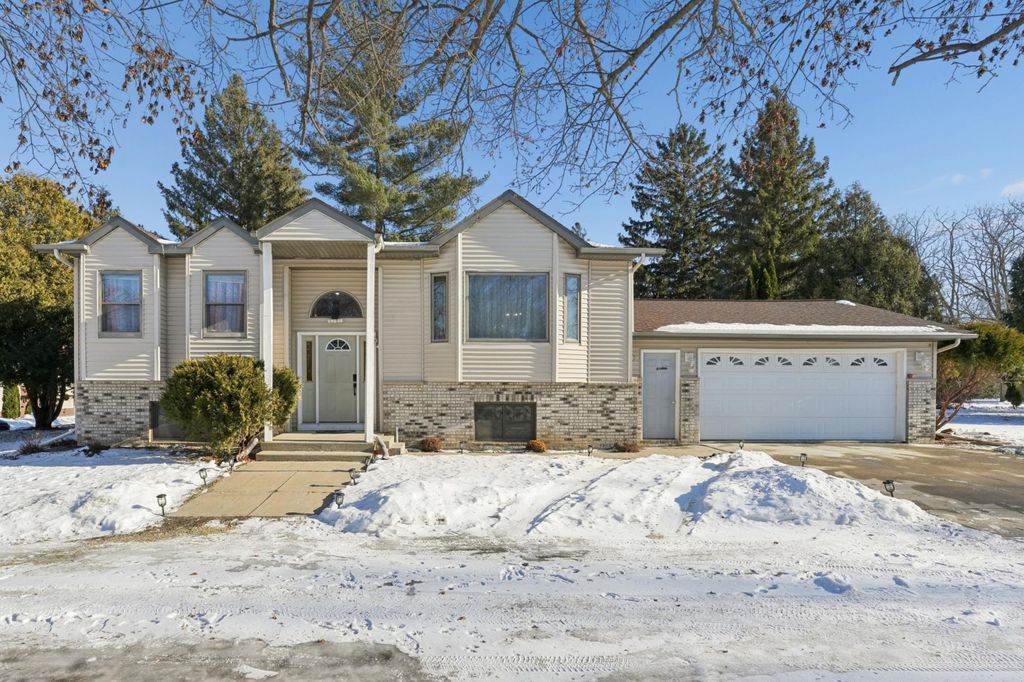 401 2nd Street NE, Dodge Center, MN 55927