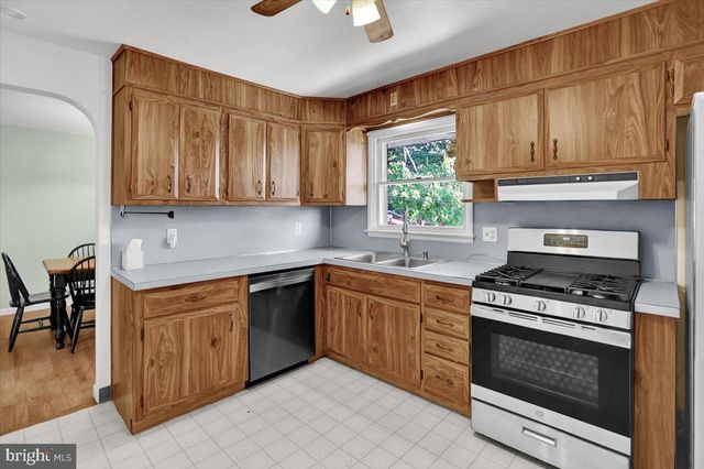 1807 SALEM RD, Wyomissing, PA 19610