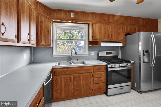 1807 SALEM RD, Wyomissing, PA 19610
