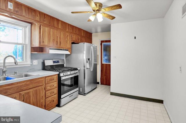1807 SALEM RD, Wyomissing, PA 19610